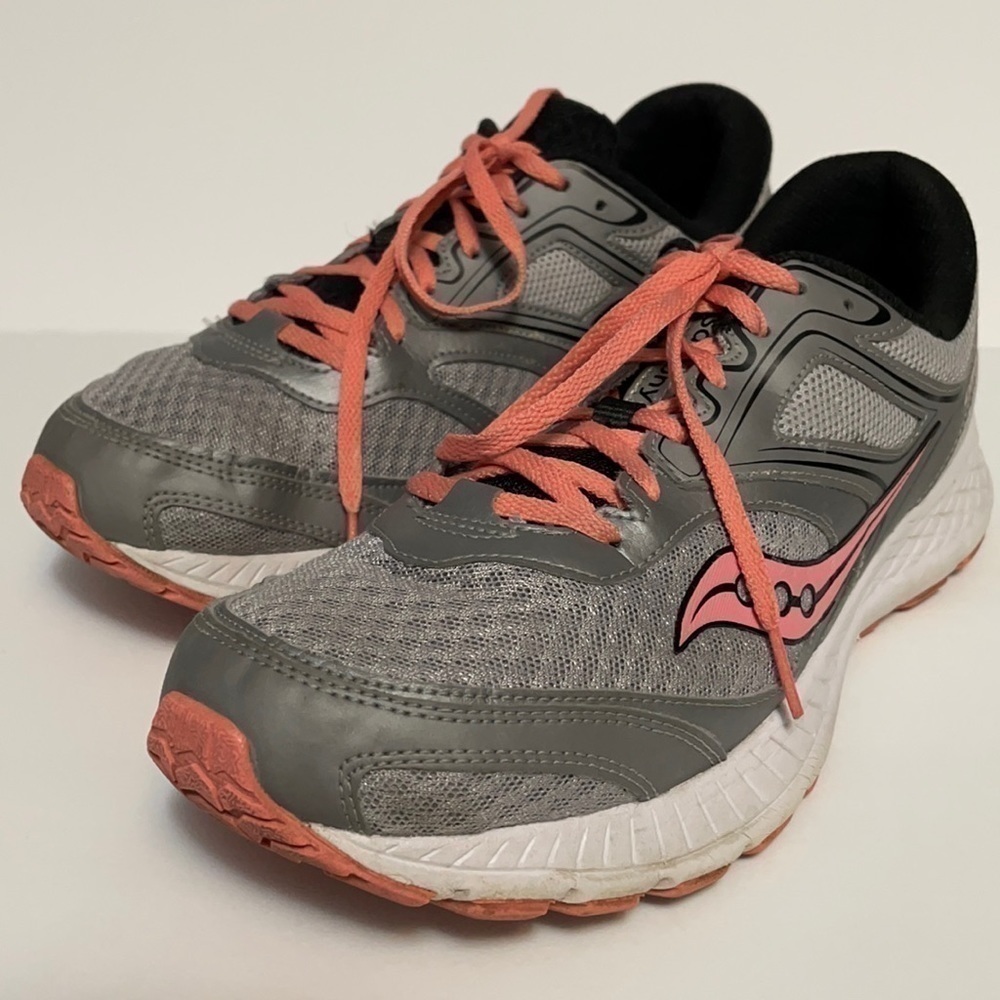SAUCONY Cohesion 12 Running Shoe, Size 11, Gray and Coral